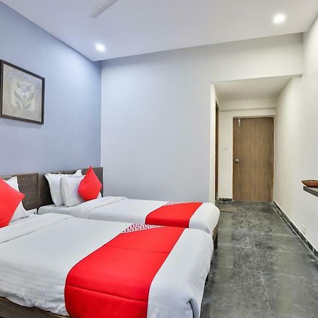 Hotel Chicago 아흐메다바드 외부 사진