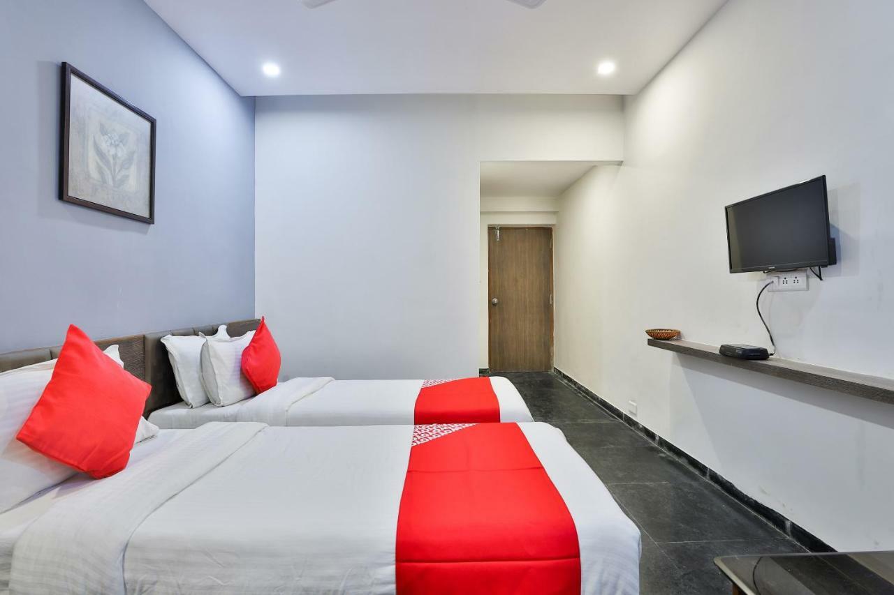 Hotel Chicago 아흐메다바드 외부 사진